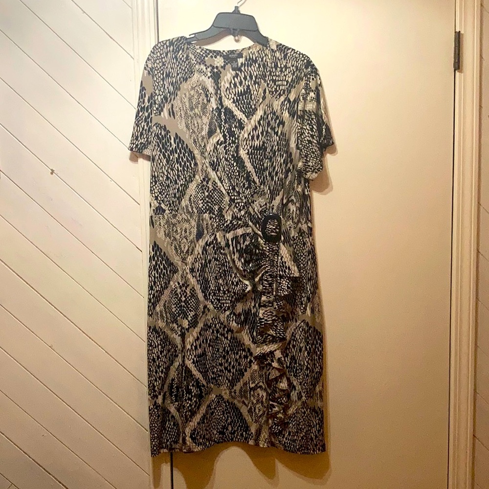 Women’s 1X short sleeve snakeskin pattern dress